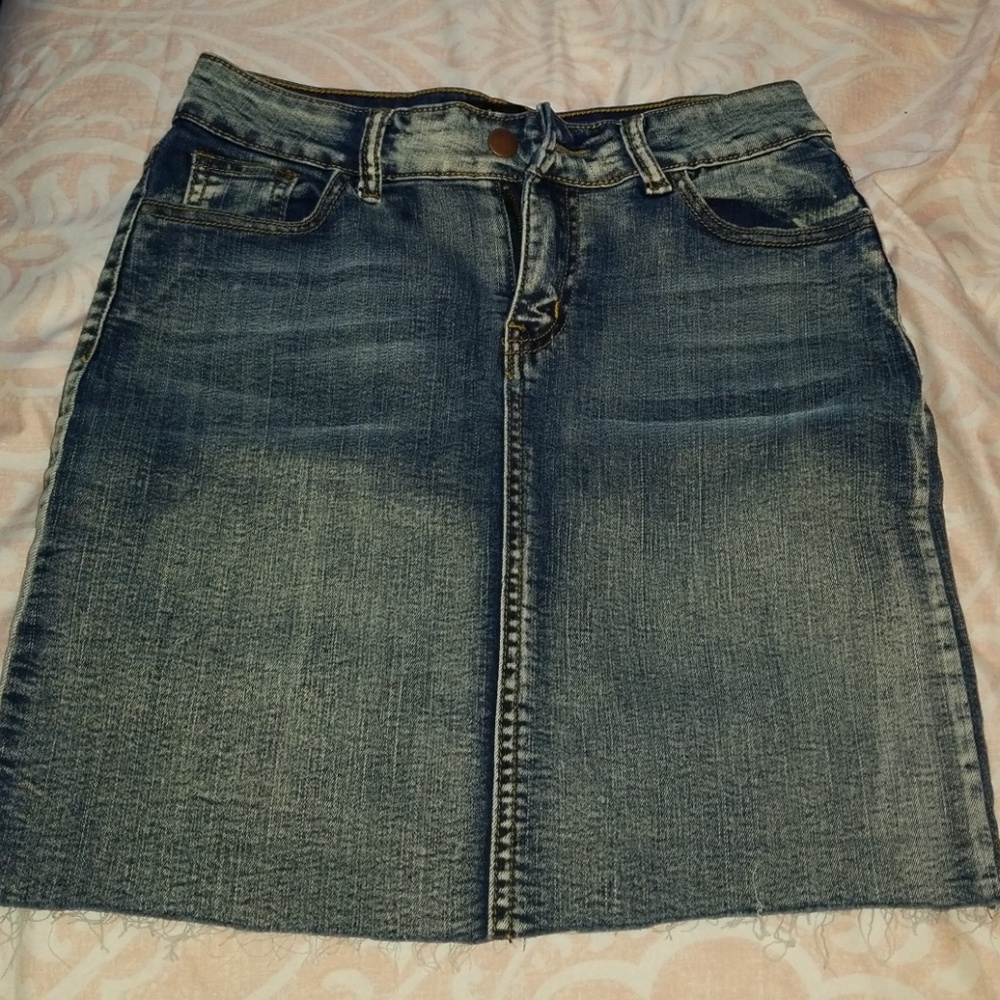 Size L acid wash skirt Juniors